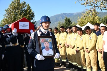 Şehit olan Orman İşçimiz Adem Nazım Demirel, memleketi Düziçi’nde  son yolculuğuna uğurlandı.