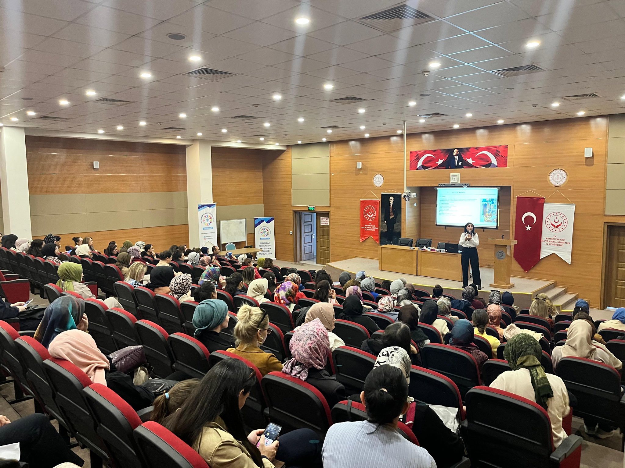  2. Ulusal Otizm Eylem Planı kapsamında Melikgazi İlçesi Aanaokulu ve Anasınıfı Öğretmenlerine Otizm Farkındalık Eğitimi Gerçekleştirildi. - fotoğraf 1