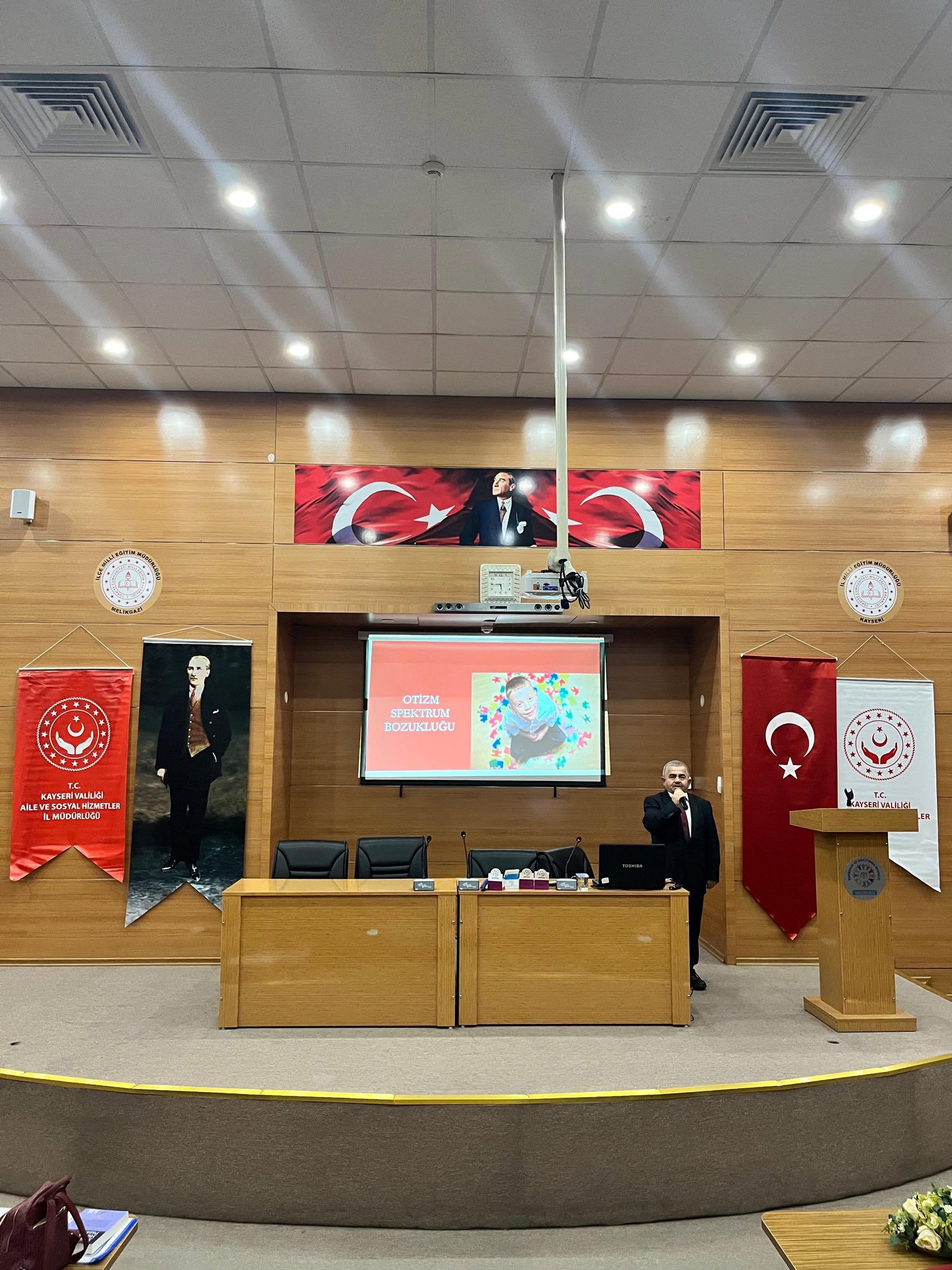  2. Ulusal Otizm Eylem Planı kapsamında Melikgazi İlçesi Aanaokulu ve Anasınıfı Öğretmenlerine Otizm Farkındalık Eğitimi Gerçekleştirildi. - fotoğraf 2