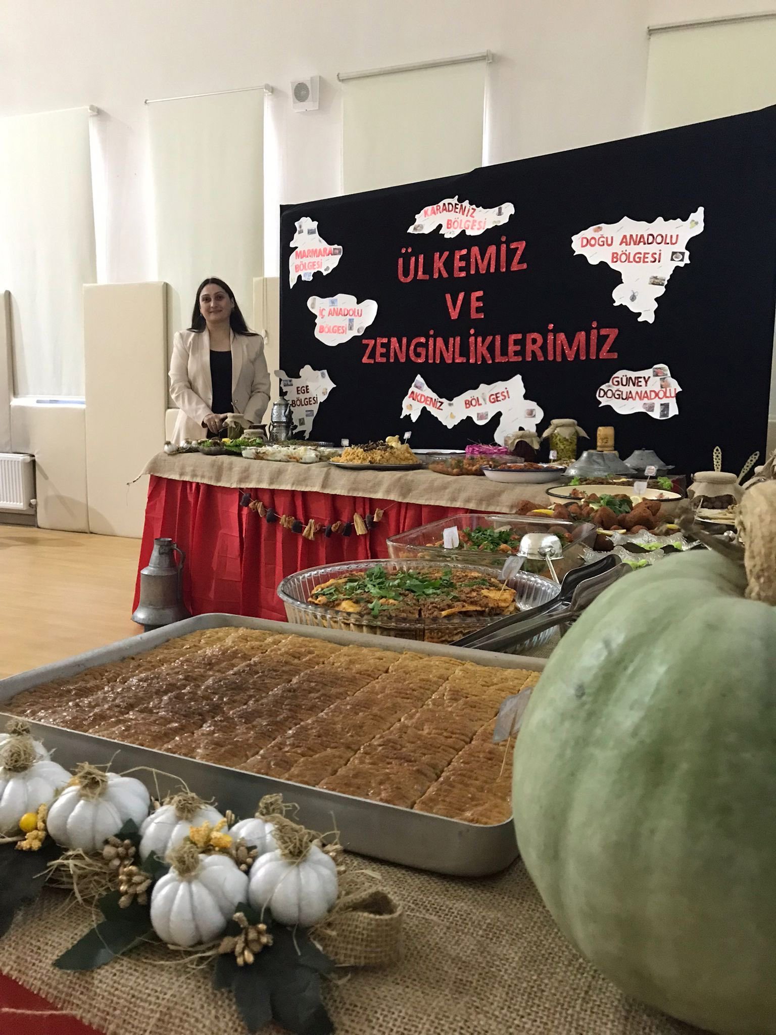 İl Müdürümüz Arzu ÇINGIR, Erciyes Çocuk Evleri Sitesi'nde Kızlarımızın El Emeğiyle Hazırlanan Yöresel Yemek Etkinliğine Katılım Sağlandı.  - fotoğraf 3