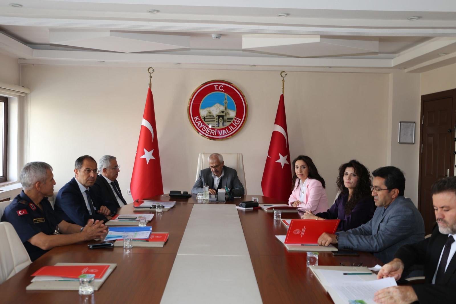 Güçlendirici Bakım Modelinin İhtisaslaştırılmış Çocuk Evleri Sitelerinde Uygulanmasına İlişkin İş Birliği Protokolü Kapsamında Paydaş Kurumlarla Değerlendirme Toplantısı. - fotoğraf 2