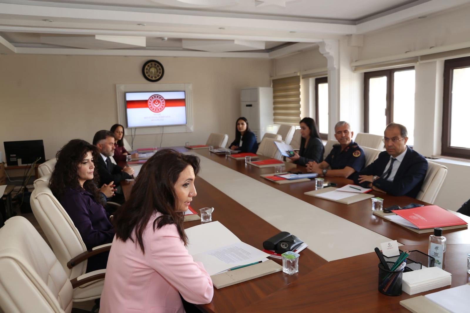 Güçlendirici Bakım Modelinin İhtisaslaştırılmış Çocuk Evleri Sitelerinde Uygulanmasına İlişkin İş Birliği Protokolü Kapsamında Paydaş Kurumlarla Değerlendirme Toplantısı. - fotoğraf 3
