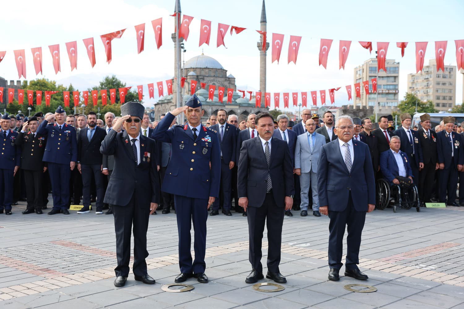 “19 Eylül Gaziler Günü” Münasebetiyle Cumhuriyet Meydanı’nda Düzenlenen Atatürk Anıtı’na Çelenk Sunma Töreni - fotoğraf 2