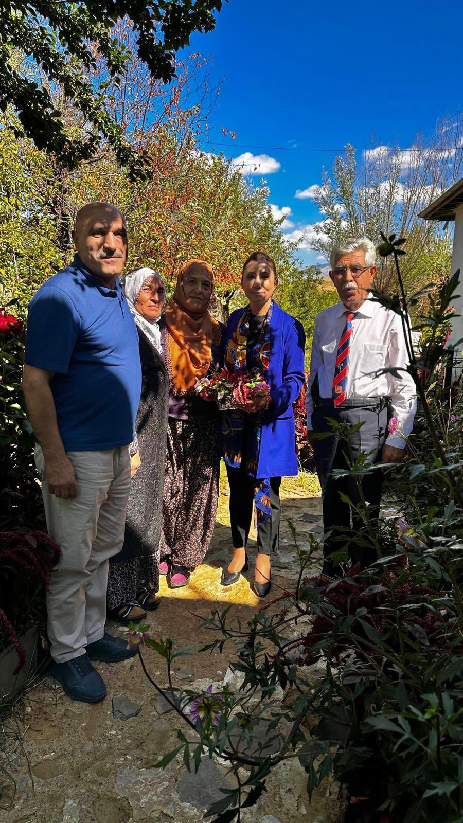 Kıbrıs Gazimiz İdris Aslan’ın Eşi ve Ailesini Hanelerinde Ziyaret - fotoğraf 1