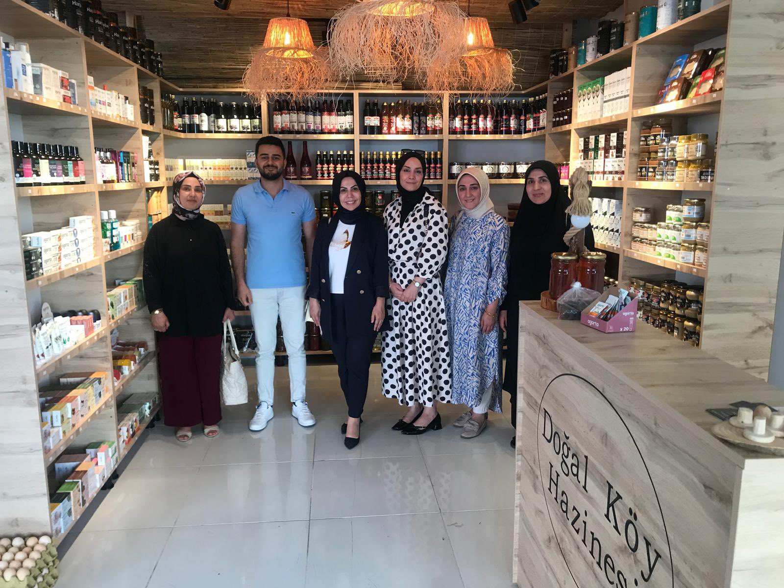 İl Müdürlüğümüz Kadın Birimi tarafından ilimizde yeni faaliyete başlayan doğal ürünlerin vatandaşlarımıza ulaşmasını sağlayan “Doğal Köy Hazinesi Kooperatifi” ziyaret edilmiştir. Emeğiyle, özverisiyle ilham veren tüm kooperatiflerimize çalışmalarında başarılar dileriz. 