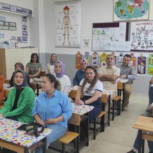 Demirci'de "İlk Öğretmenim Ailem Mobil Uygulaması" Tanıtıldı - fotoğraf 3