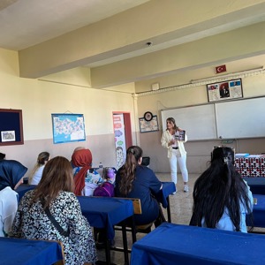Alaşehir'de "İlk Öğretmenim Ailem Mobil Uygulaması" Tanıtıldı - fotoğraf 2