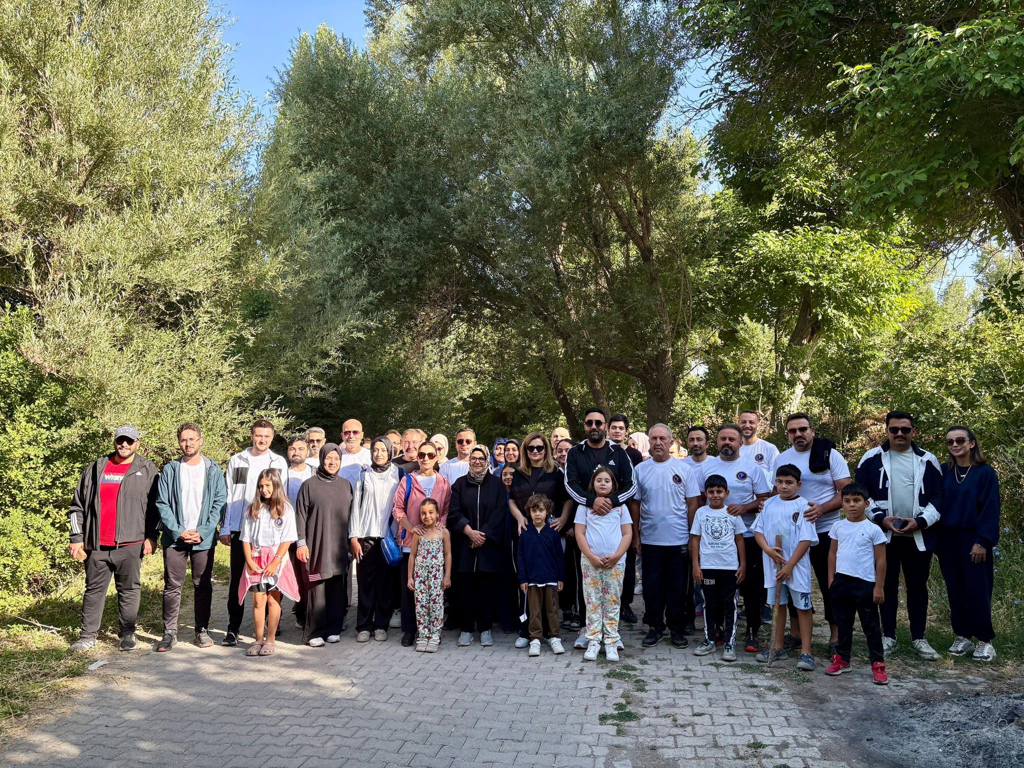 İl Müdürümüz Arzu ÇINGIR, Kayseri Milletvekili Sayın Ayşe BÖHÜRLER ile birlikte, Birlik Vakfı Tarafından Düzenlenen Aile Yürüyüşüne Katılım Sağlamıştır. - fotoğraf 1