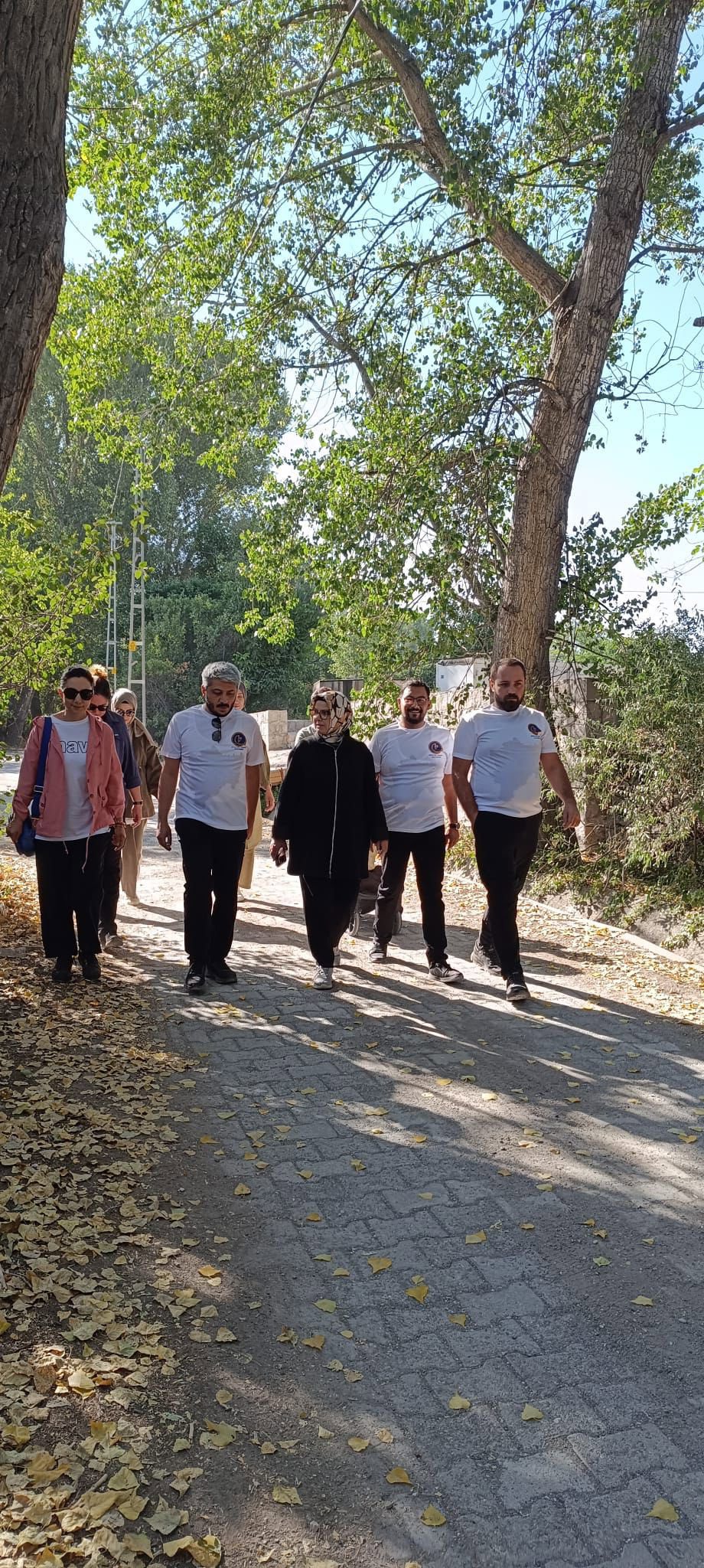 İl Müdürümüz Arzu ÇINGIR, Kayseri Milletvekili Sayın Ayşe BÖHÜRLER ile birlikte, Birlik Vakfı Tarafından Düzenlenen Aile Yürüyüşüne Katılım Sağlamıştır. - fotoğraf 2