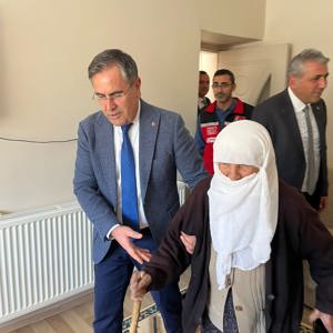 İl Müdürümüz Vefa Akdoğan, fedakâr şehit eşi ve şehit annesini ziyaret etti - fotoğraf 2