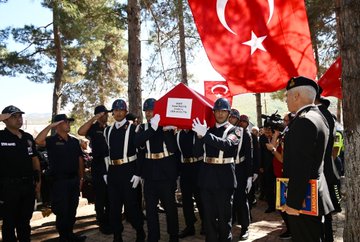 Şehidimiz Jandarma Astsubay Çavuş Kemal Özgür, Hasanbeyli ilçemizde toprağa verildi.