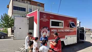 Mobil sosyal hizmet aracıyla Kığı Adaklı ve  Yayladere ilçelerinde sosyal hizmet çalışmaları hakkında bilgilendirme ve yönlendirme çalışmaları yapılmıştır.  