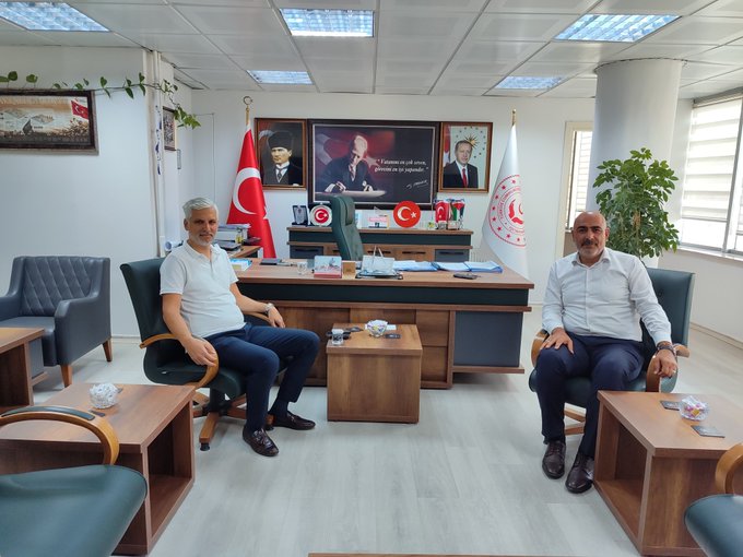 Bingöl Baro Başkanı Yusuf KETENALP, İl Müdürümüz Abdulbari AKSOY’u makamında ziyaret etti.Hizmetler konusunda görüş alışverişinde bulunuldu. Nazik ziyaretleri için teşekkür ederiz. 