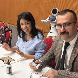 Evde Bakım Hizmetimizden Faydalanan Otizmli Çocuklarımızın Değerli Anneleri İçin Mozaik Taş Süsleme Atölyesi Düzenlendi - fotoğraf 2