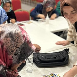 Evde Bakım Hizmetimizden Faydalanan Otizmli Çocuklarımızın Değerli Anneleri İçin Mozaik Taş Süsleme Atölyesi Düzenlendi - fotoğraf 3