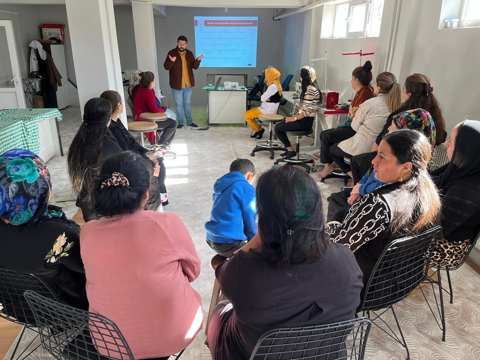 Çukurca Aile Destek Merkezinde ‘Aile Eğitim Programı’