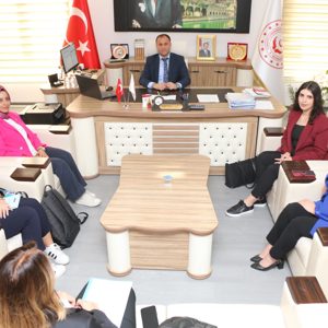 Bakanlığımız Bünyesinde Geçici Koruyucu Aile Hizmet Modeli Üzerine Çalışan Heyet ,İl Müdürümüz Fatih YILMAZ’ı Ziyaret Etti. - fotoğraf 1