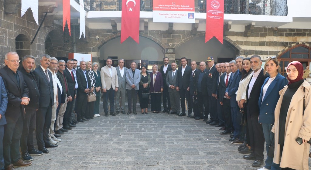 Şehit Yakınları ve Gaziler için ‘Sanatla Yaşam Sergisi’ Diyarbakır’da Açıldı
