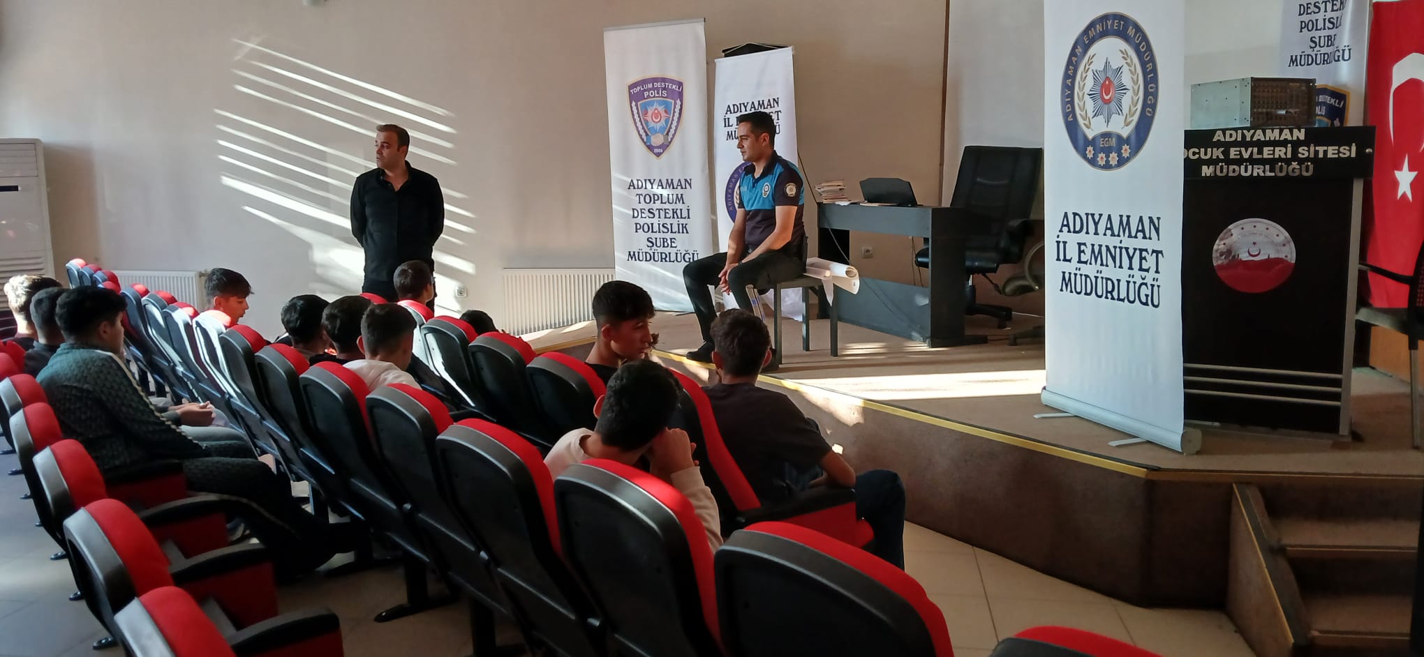 Kuruluşumuzda Kalan Gençlerimize Yönelik Gitar Kursumuz Başladı