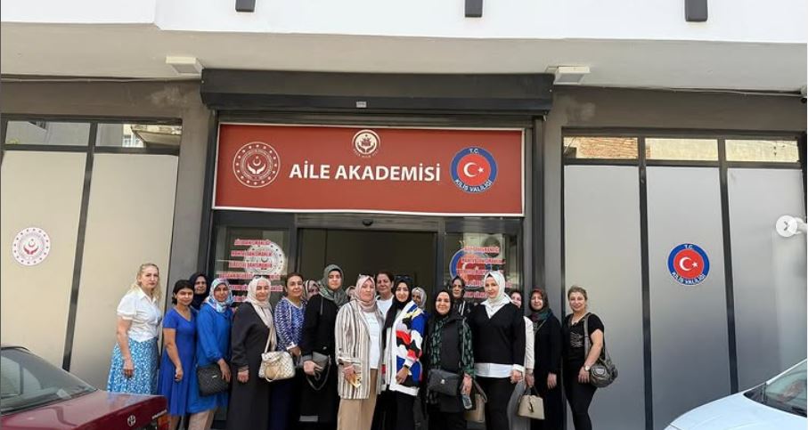 Aile yapısının güçlendirilmesi, sağlıklı bireylerin yetişmesine katkı sağlanması ve toplumsal farkındalığın artırılması sunumu gerçekleştirildi.