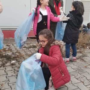 Çocuklar Daha Temiz Bir Dünya İçin Sahada - fotoğraf 4