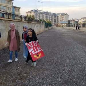 Çocuklar Daha Temiz Bir Dünya İçin Sahada - fotoğraf 16