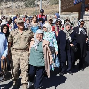 İl Müdürümüz Emre ÇALĞAN ve Huzur Konağı sakinlerimiz, Kilis İl Jandarma Komutanlığını Ziyarette Bulunduk. - fotoğraf 2