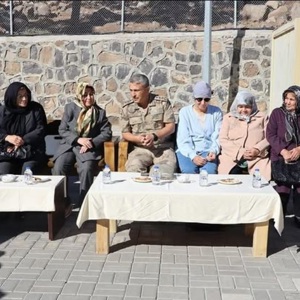 İl Müdürümüz Emre ÇALĞAN ve Huzur Konağı sakinlerimiz, Kilis İl Jandarma Komutanlığını Ziyarette Bulunduk. - fotoğraf 3