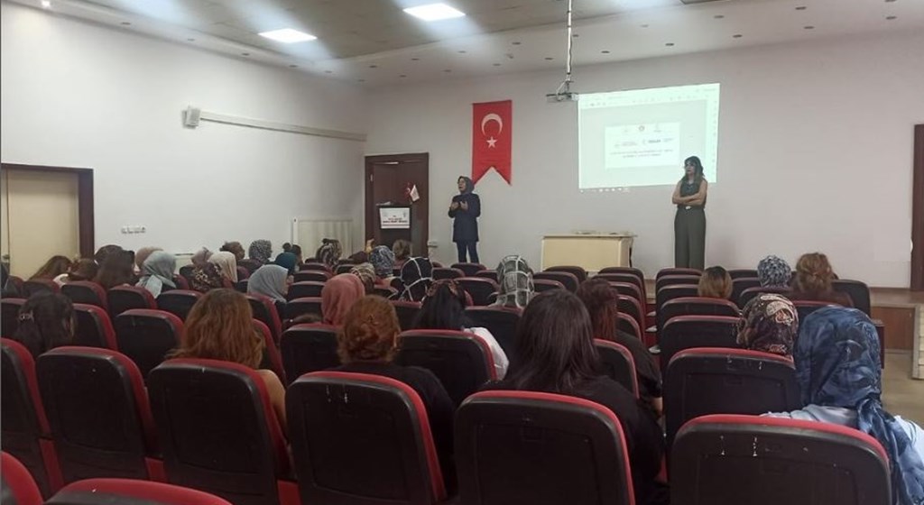 Kilis Sosyal Merkezi Müdürlüğü’nde “Kadınlara Yönelik Bağımlılıkla Mücadele ve YEDAM Tanıtımı” konulu eğitim düzenlendi.