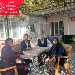 İl Müdürümüz Sayın Emine BÖÇKÜN Aziz Şehidimiz Tayfun SİVRİKAYA’nın Ailesine Hane Ziyareti Gerçekleştirdi - fotoğraf 1