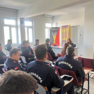 Kadına Yönelik Şiddetle Mücadele ve Görüşme Teknikleri Konulu Eğitim Verildi - fotoğraf 2