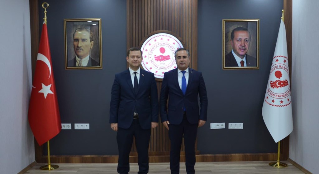 İl Müdürümüz Vefa Akdoğan, Tatvan Kaymakamımız Sayın Yiğit Yaşar Demirer'e hayırlı olsun ziyaretinde bulundu
