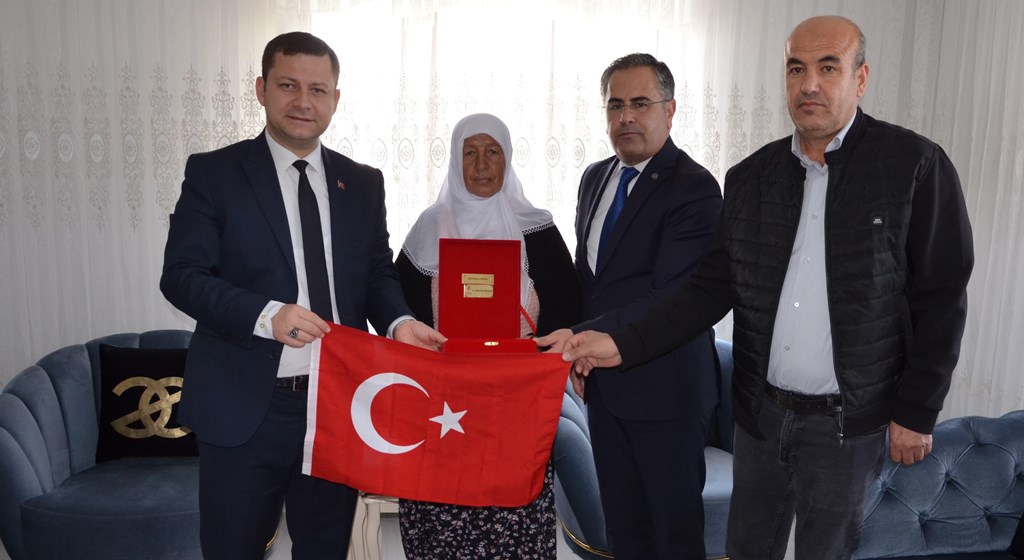 Tatvan Kaymakamımız Sayın Yiğit Yaşar Demirer ve İl Müdürümüz Vefa Akdoğan, Şehidimiz Ethem Akkaya’nın ailesini ziyaret ettiler
