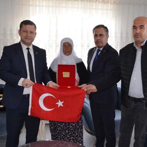 Tatvan Kaymakamımız Sayın Yiğit Yaşar Demirer ve İl Müdürümüz Vefa Akdoğan, Şehidimiz Ethem Akkaya’nın ailesini ziyaret ettiler - fotoğraf 1