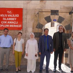 İl Müdürümüz Emre ÇALĞAN ve İl Sağlık Müdürü Uzman Dr. Kadir SÖYLEMEZ Huzur Konağı’nı ve İslambey Çok Amaçlı Toplum Merkezi’ni Ziyaret Etti - fotoğraf 1