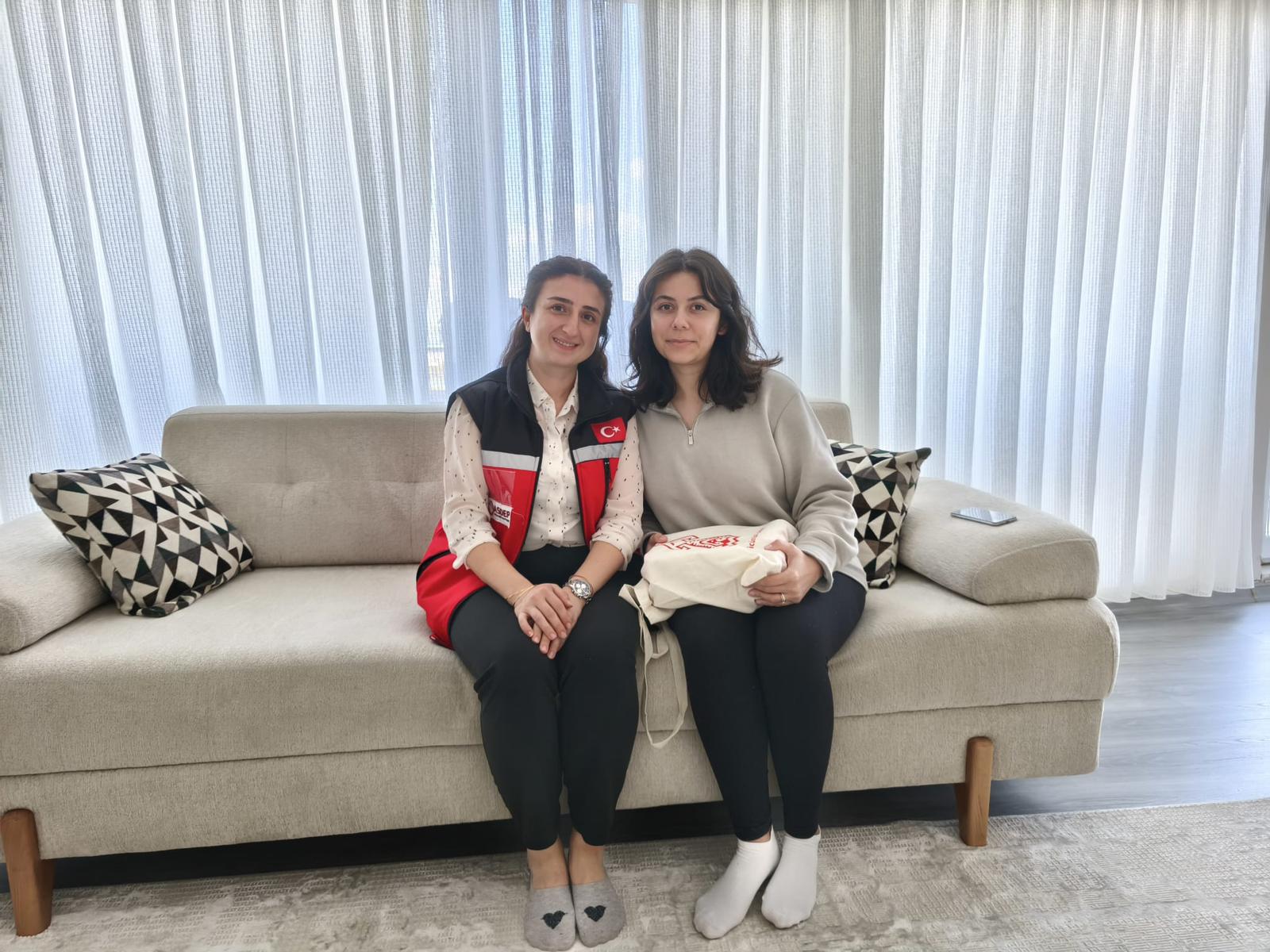 Evlenecek Gençlerin Desteklenmesi Projesi Kapsamında Destek Alan Çiftlerimizi Ziyaret Ederek Sayın Bakanımız Mahinur Özdemir Göktaş'ın Tebriklerini İletiyoruz 