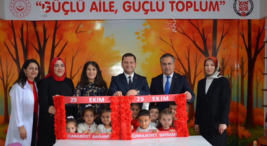 Tatvan Kaymakamımız Sayın Yiğit Yaşar Demirer, İl Müdürümüz Vefa Akdoğan ile birlikte Tatvan Aile Destek Merkezi(ADEM-1) İletişim Atölyesi’nin açılış programına katıldı