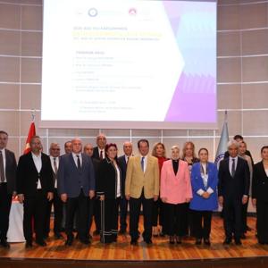  2025 Aile Yılı Kapsamında  “Değerlerimizle Aile Olmak” Konferansı Gerçekleştirildi - fotoğraf 7