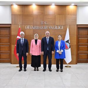  2025 Aile Yılı Kapsamında  “Değerlerimizle Aile Olmak” Konferansı Gerçekleştirildi - fotoğraf 10