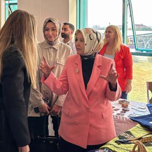  2025 Aile Yılı Kapsamında  “Değerlerimizle Aile Olmak” Konferansı Gerçekleştirildi - fotoğraf 12