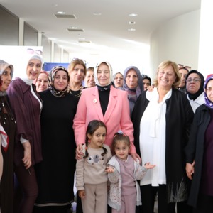  2025 Aile Yılı Kapsamında  “Değerlerimizle Aile Olmak” Konferansı Gerçekleştirildi - fotoğraf 14