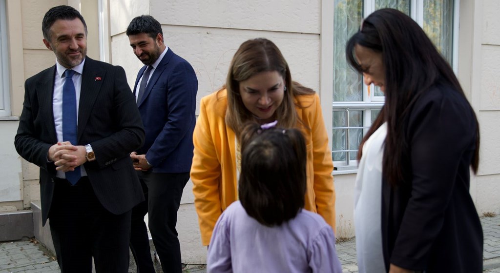 Ulusal Yardım ve Eğitim Vakfı Genel Başkanı Sn. Arzu ERDEM, İl Müdürümüz Sn. Ömer TURAN Eşliğinde Bağlı Kuruluşumuz Yeşilköy Çocuk Evleri Sitesi Müdürlüğü’ne Ziyarette Bulunmuştur