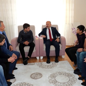 Valimiz Dr. Osman Varol, İl Genelinde Düzenlenen Satranç Turnuvasında Büyük Başarı Gösteren Çocuklarımızı Ödüllendirdi - fotoğraf 4