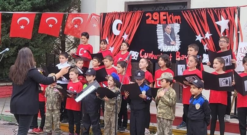 Minik Yüreklerden Büyük Cumhuriyet Sevgisi