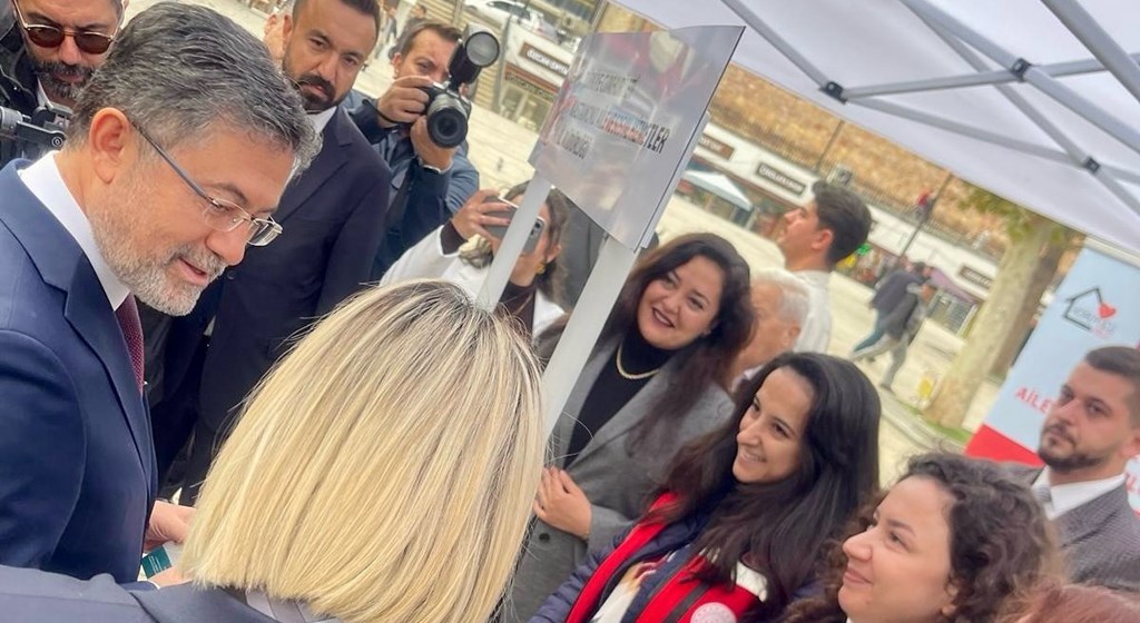 Nasrullah Meydanı’nda Koruyucu Aile Tanıtım Standı Açıldı