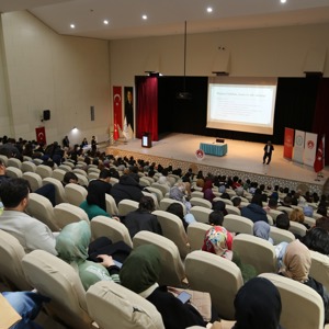 Aile Yılı Kapsamında  “Kutsal Bağlar, Kırılgan Bireyler: Aileyi Yeniden Düşünmek” Konulu Konferans Düzenlendi - fotoğraf 8