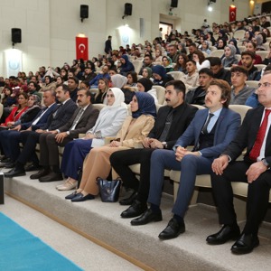 Aile Yılı Kapsamında  “Kutsal Bağlar, Kırılgan Bireyler: Aileyi Yeniden Düşünmek” Konulu Konferans Düzenlendi - fotoğraf 12