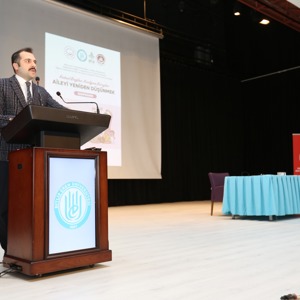 Aile Yılı Kapsamında  “Kutsal Bağlar, Kırılgan Bireyler: Aileyi Yeniden Düşünmek” Konulu Konferans Düzenlendi - fotoğraf 3