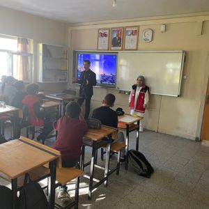 "Vatan ve Kahramanlık Buluşmaları” kapsamında Gazimiz Adem DALKIRAN, Adilcevaz Hıdırşah İlköğretim Okulu öğrencileriyle bir araya geldi - fotoğraf 2
