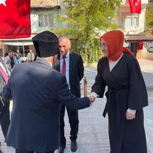 29 Ekim Cumhuriyet Bayramı Vesilesiyle Pertek İlçemizde Aziz Şehitlerimizin Yakınları ve Gazilerimiz ile Çelenk Törenine Katılım Gösterilmiştir - fotoğraf 3